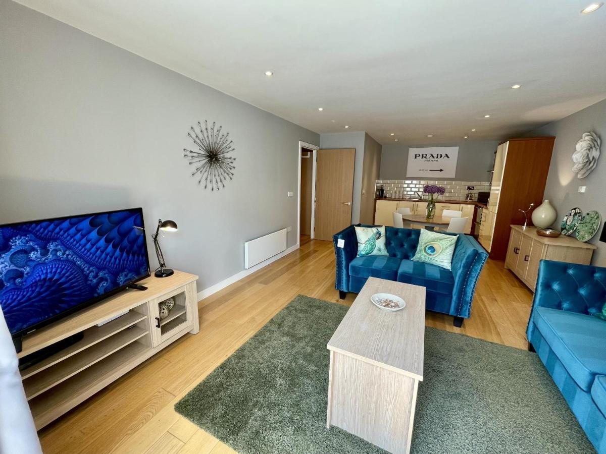 Stunning 2-Bed Town Centre Apartment - Hosted By Hutch Lifestyle Leamington Spa Exterior foto